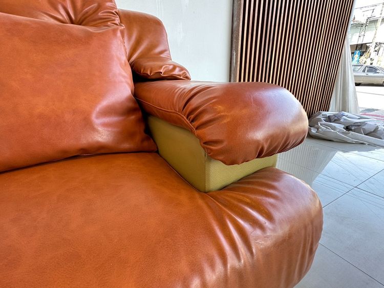 โซฟา 3 ที่นั่ง พร้อมสตูล หุ้มหนังเทียม สีน้ำตาลเข้ม รูปที่ 9