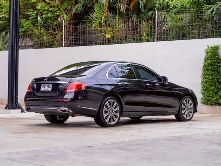 Mercedes-Benz E-Class 2020 E300e 2.0 Exclusive Sedan ปลั๊กอินไฮบริด (PHEV) ไม่ติดแก๊ส เกียร์อัตโนมัติ ดำ รูปที่ 4