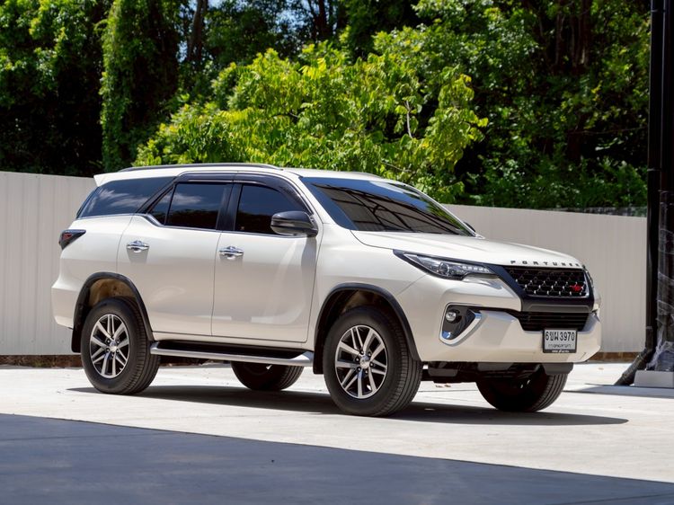 Toyota Fortuner 2019 2.4 V Utility-car ดีเซล ไม่ติดแก๊ส เกียร์อัตโนมัติ ขาว