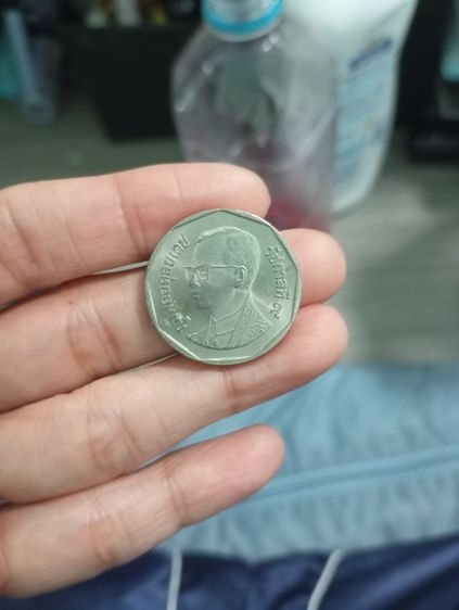 เหรียญ 5 บาท ปี 2525 วัดพระแก้ว รูปที่ 2