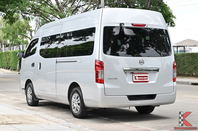Nissan Urvan 2021 2.5 NV350 Van ดีเซล ไม่ติดแก๊ส เกียร์ธรรมดา บรอนซ์เงิน รูปที่ 3