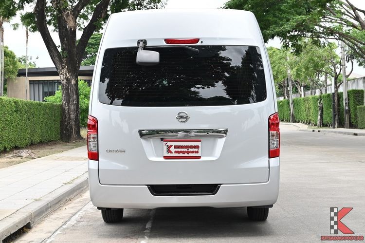 Nissan Urvan 2021 2.5 NV350 Van ดีเซล ไม่ติดแก๊ส เกียร์ธรรมดา บรอนซ์เงิน รูปที่ 4