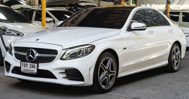 Mercedes-Benz C-Class 2020 C300 Sedan ปลั๊กอินไฮบริด (PHEV) ไม่ติดแก๊ส เกียร์อัตโนมัติ ขาว รูปที่ 2
