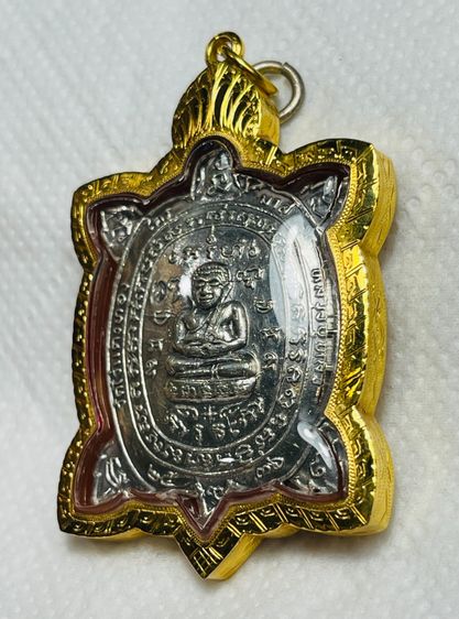 เหรียญพญาเต่าเรือน รุ่นไตรมาส พิมพ์ใหญ่ เนื้อเงิน หลวงปู่หลิว วัดไร่แตงทอง ปี 2536 สร้างน้อยหายาก พร้อมกรอบทองคำมือ 1 รูปที่ 2