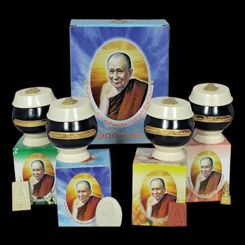 สมเด็จทรงบาตร วัดบวรนิเวศวิหาร ปี 2556 รูปที่ 3