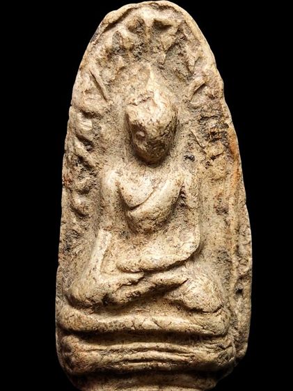 พระรอดลำพูนพิมพ์ใหญ่เนื้อขาวเดิมหิ้งครับ