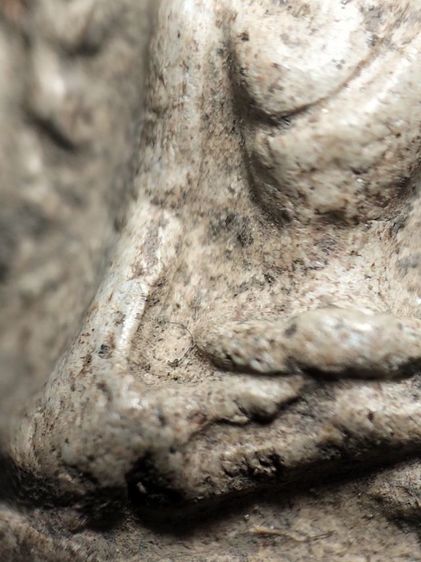 พระรอดลำพูนพิมพ์ใหญ่เนื้อขาวเดิมหิ้งครับ รูปที่ 11