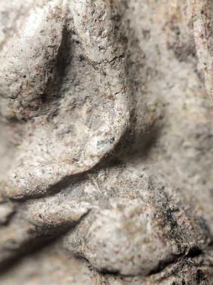 พระรอดลำพูนพิมพ์ใหญ่เนื้อขาวเดิมหิ้งครับ รูปที่ 8