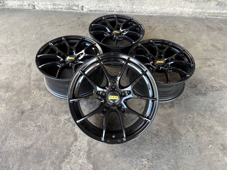 17" ล้อแม็กขอบ17 5รู114 กว้าง7.5 ออฟ35 สีดำเงา สภาพสวยมากๆ (ล้อทำสีมาใหม่เพื่อความสวยงาม ไม่มีซ่อม)