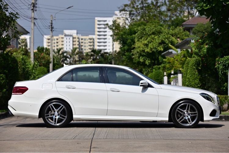 Mercedes-Benz E-Class 2014 E300 2.2 BlueTEC Hybrid AMG Dynamic Sedan ไฮบริด ไม่ติดแก๊ส เกียร์อัตโนมัติ ขาว รูปที่ 2