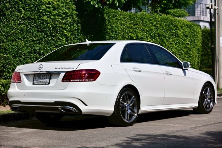 Mercedes-Benz E-Class 2014 E300 2.2 BlueTEC Hybrid AMG Dynamic Sedan ไฮบริด ไม่ติดแก๊ส เกียร์อัตโนมัติ ขาว รูปที่ 3