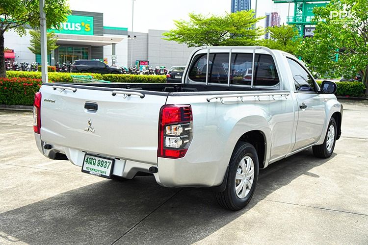 Mitsubishi Triton 2022 2.5 GL Pickup ดีเซล ไม่ติดแก๊ส เกียร์ธรรมดา เทา รูปที่ 4