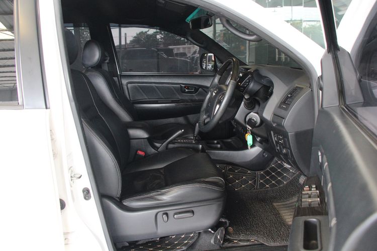 Toyota Fortuner 2015 2.5 V Utility-car ดีเซล ไม่ติดแก๊ส เกียร์อัตโนมัติ ขาว รูปที่ 3