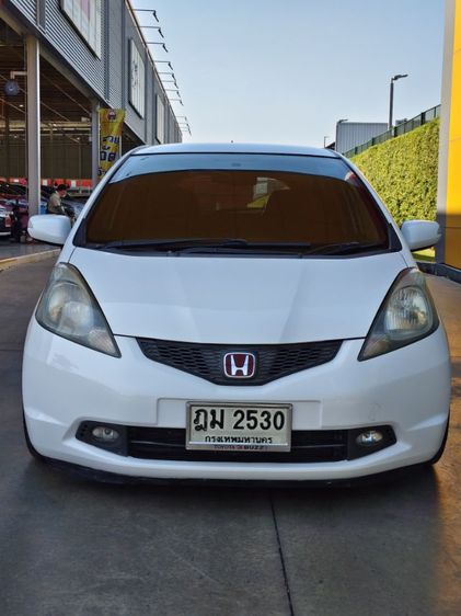 Honda Jazz 2010 1.5 V Sedan เบนซิน ไม่ติดแก๊ส เกียร์อัตโนมัติ ขาว รูปที่ 2