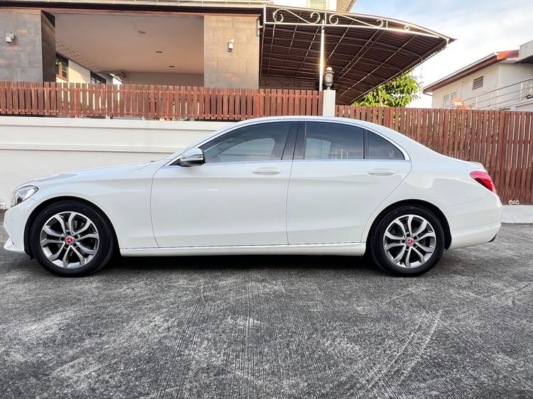 Mercedes-Benz C-Class 2017 C200 Sedan เบนซิน เกียร์อัตโนมัติ ขาว รูปที่ 4