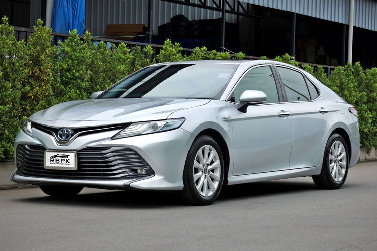รถ Toyota Camry 2.5 Hybrid สี เทา