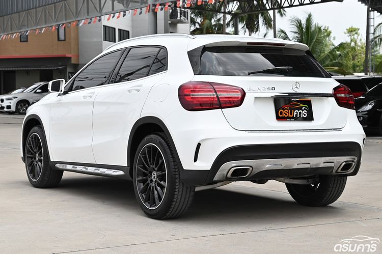 Mercedes-Benz GLA-Class 2018 GLA250 Van เบนซิน ไม่ติดแก๊ส เกียร์อัตโนมัติ ขาว รูปที่ 3