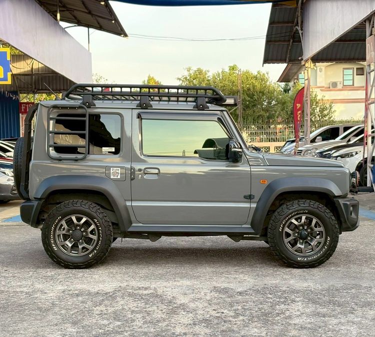 Suzuki Jimny 2023 1.5 4WD Sedan เบนซิน ไม่ติดแก๊ส เกียร์อัตโนมัติ เทา รูปที่ 2