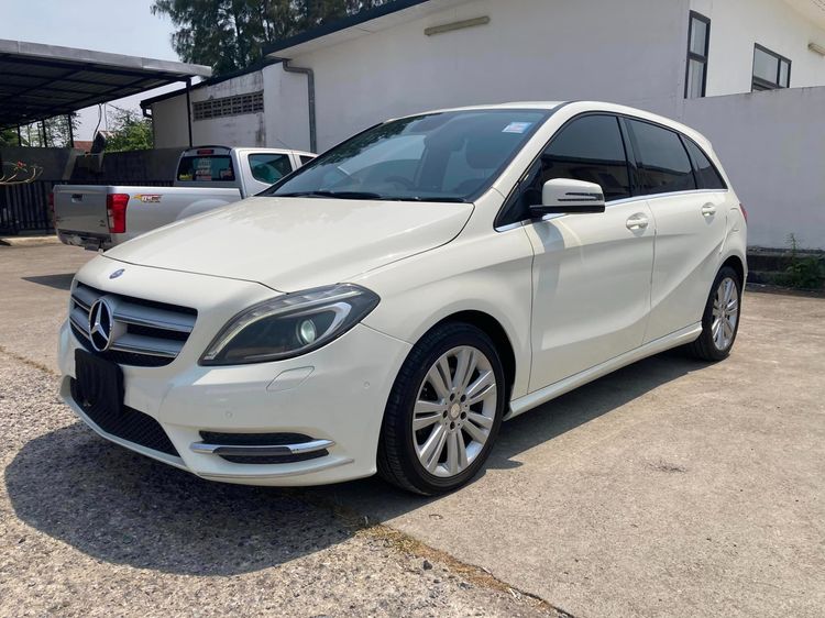 Mercedes-Benz B-Class 2013 B180 Sedan เบนซิน เกียร์อัตโนมัติ ขาว รูปที่ 3
