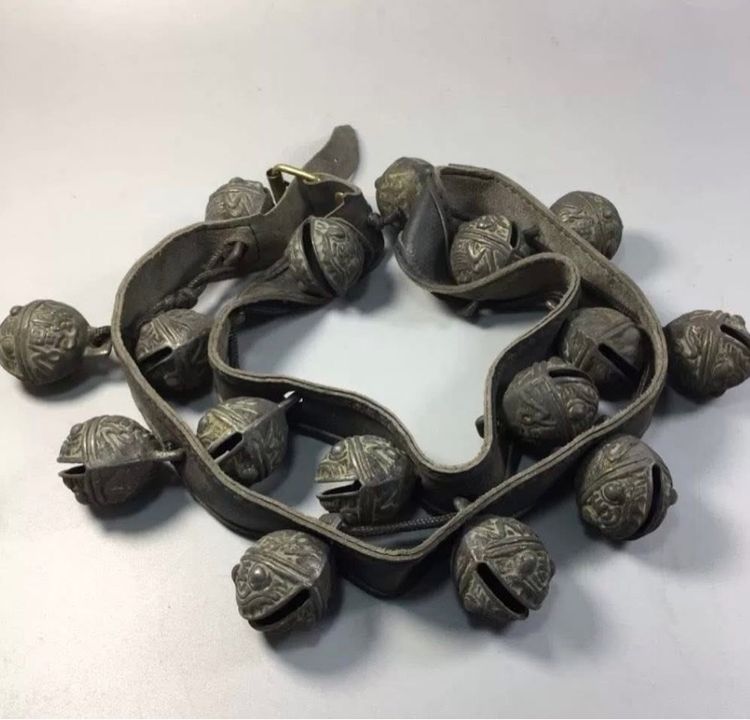 ✨ ของเก่าโบราณ​กระพรวน​แขวน​คอม้า ​คอวัวคอช้างโบราณ​ ชุด 16 ลูก หน้ายักษ์  รูปที่ 2