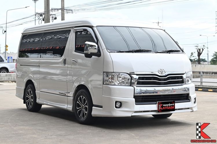 รถ Toyota Ventury 3.0 V สี ขาว
