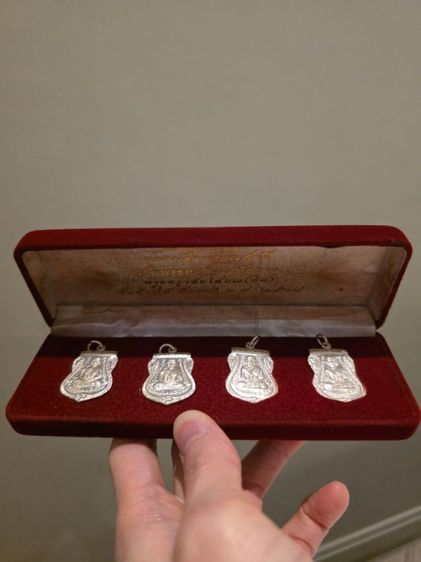 ชุดเหรียญ เลื่อนสมณศักดิ์ หลวง ปู่ทวด วัดช้างไห้ ปัตตานี ปี 2508 ของเก่าเก็บ ชุดกรรมการ เดิมๆ หายาก สร้างน้อย ขอฃที่บ้าน ขายตามสภาพยกชุด
