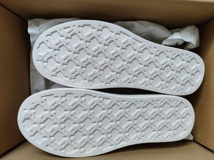 รองเท้า khk สีขาว เบอร์ 41 ของใหม่  รูปที่ 3