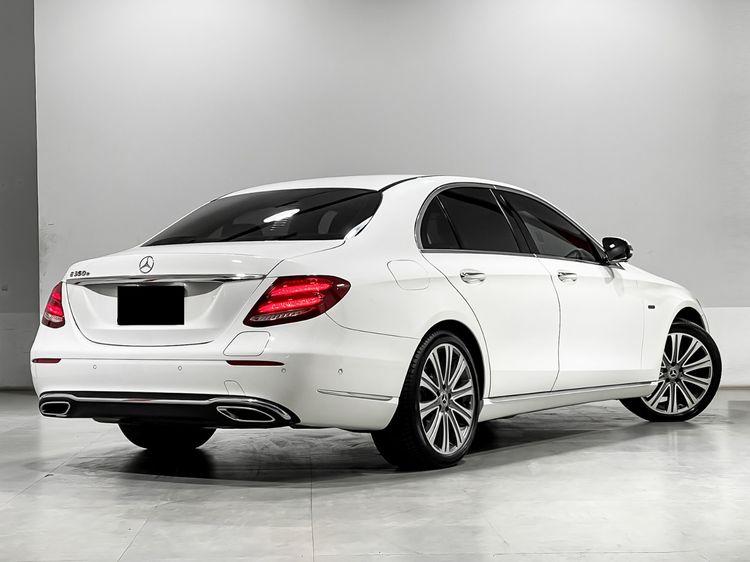 Mercedes-Benz E-Class 2019 E350 Sedan ปลั๊กอินไฮบริด (PHEV) เกียร์อัตโนมัติ ขาว รูปที่ 4