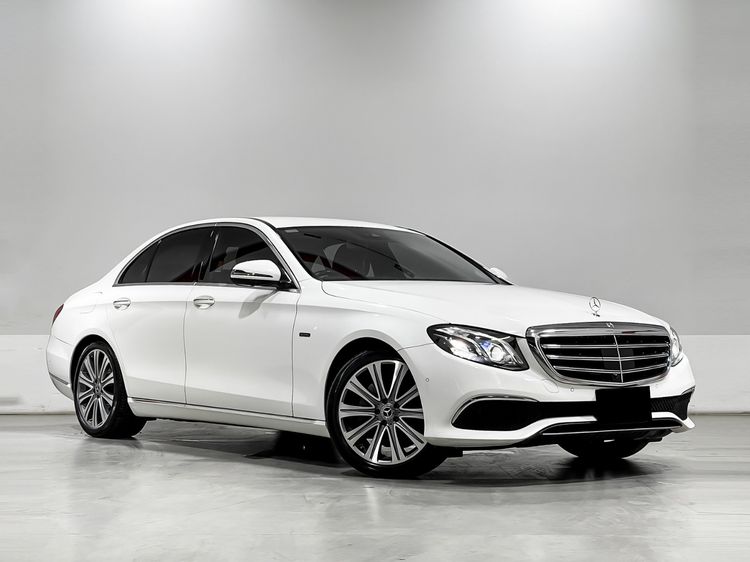 Mercedes-Benz E-Class 2019 E350 Sedan ปลั๊กอินไฮบริด (PHEV) เกียร์อัตโนมัติ ขาว รูปที่ 3