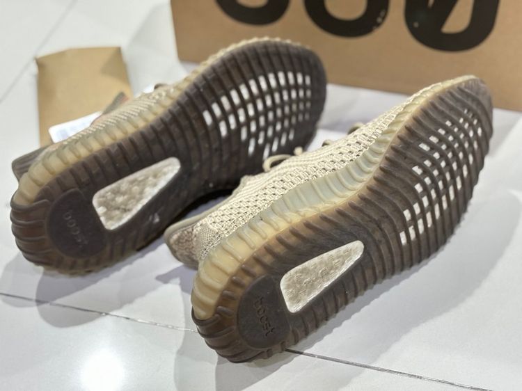 ของแท้ มือสอง อุปกรณ์ครบ Adidas Yeezy 350 Santau Size 9us รูปที่ 8