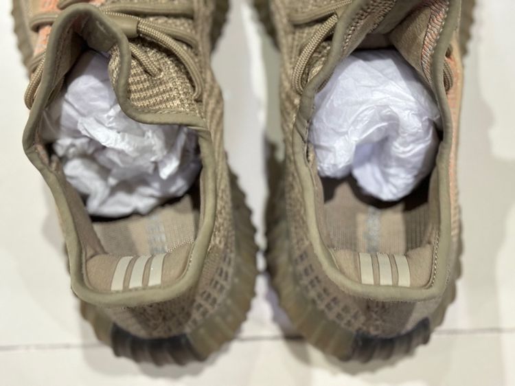 ของแท้ มือสอง อุปกรณ์ครบ Adidas Yeezy 350 Santau Size 9us รูปที่ 7