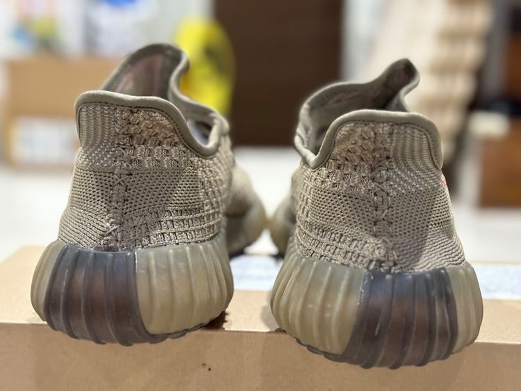 ของแท้ มือสอง อุปกรณ์ครบ Adidas Yeezy 350 Santau Size 9us รูปที่ 4