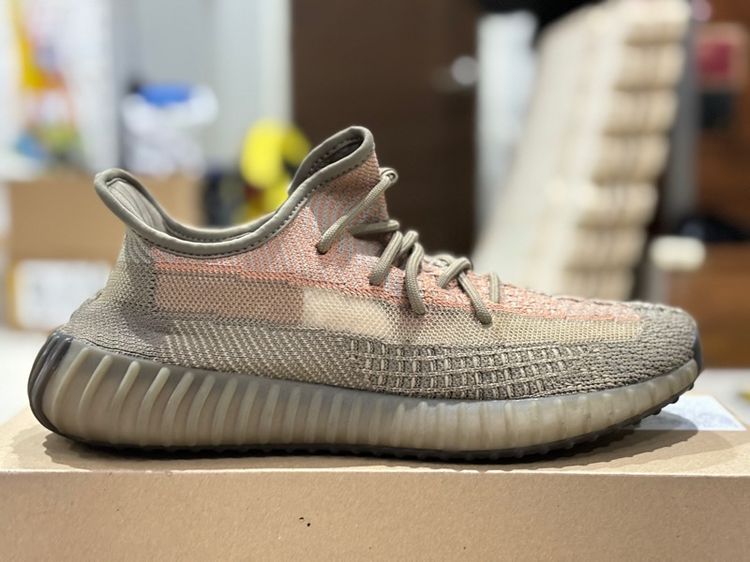 ของแท้ มือสอง อุปกรณ์ครบ Adidas Yeezy 350 Santau Size 9us รูปที่ 3