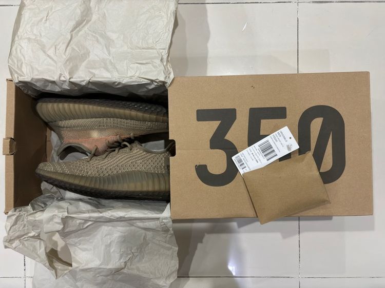 ของแท้ มือสอง อุปกรณ์ครบ Adidas Yeezy 350 Santau Size 9us รูปที่ 13