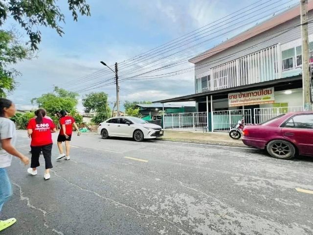 ทาวน์​โฮม​ริมน้ำ​ค้าขาย​ได้​ สองหลังสุดท้าย​