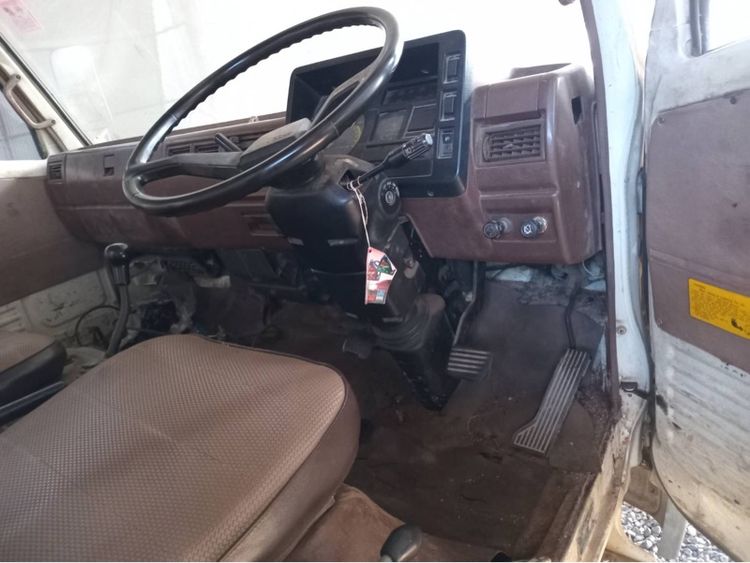 รถหกล้อ Hino ติดเครน รูปที่ 12