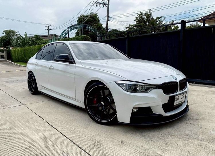 BMW Series 3 2018 320d Sedan ดีเซล ไม่ติดแก๊ส เกียร์อัตโนมัติ ขาว รูปที่ 2