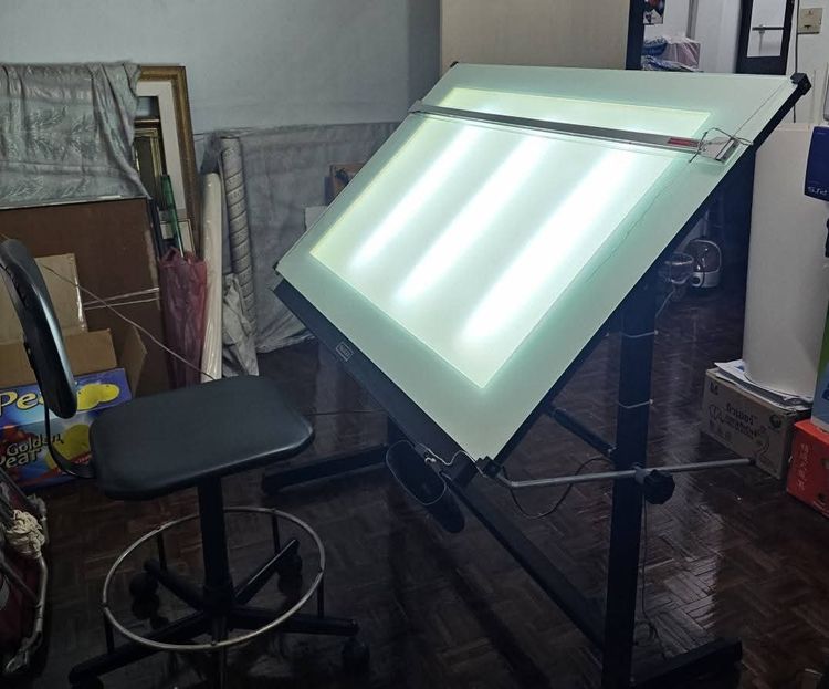 โต๊ะทำงาน กระจก ขายโต๊ะดราฟไฟ A0 ยี่ห้อMASTEX (ไฟติดทุกดวง) พร้อมเก้าอี้ และของแถมมากมาย