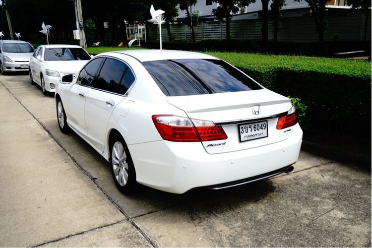 Honda Accord 2015 2.0 E Sedan เบนซิน ไม่ติดแก๊ส เกียร์อัตโนมัติ ขาว รูปที่ 3