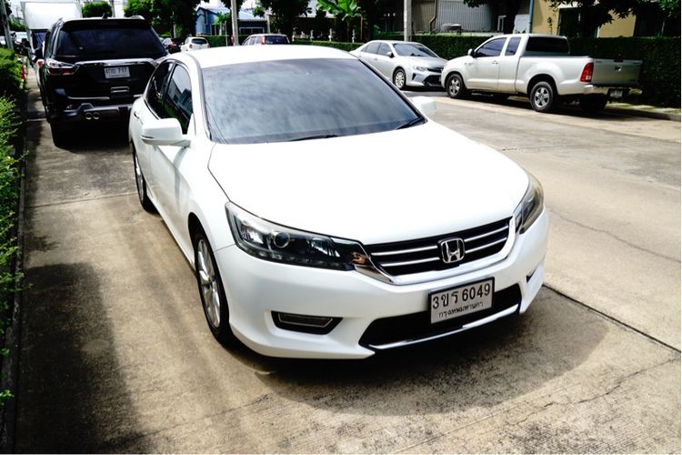 Honda Accord 2015 2.0 E Sedan เบนซิน ไม่ติดแก๊ส เกียร์อัตโนมัติ ขาว