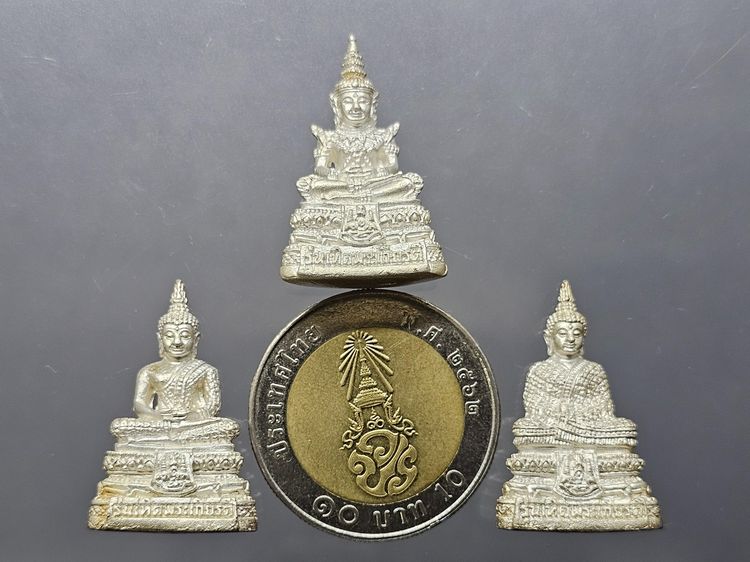 พระแก้วมรกต 3 ฤดู เนื้อเงิน รุ่นเทอดพระเกียรติ พิธีใหญ่ วัดพระศรีรัตนศาสดาราม ปี2540 พร้อมกล่อง รูปที่ 5