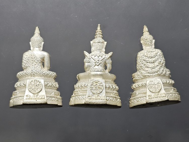 พระแก้วมรกต 3 ฤดู เนื้อเงิน รุ่นเทอดพระเกียรติ พิธีใหญ่ วัดพระศรีรัตนศาสดาราม ปี2540 พร้อมกล่อง รูปที่ 4