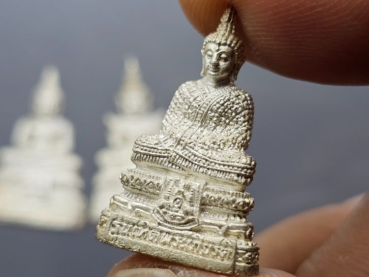 พระแก้วมรกต 3 ฤดู เนื้อเงิน รุ่นเทอดพระเกียรติ พิธีใหญ่ วัดพระศรีรัตนศาสดาราม ปี2540 พร้อมกล่อง รูปที่ 10