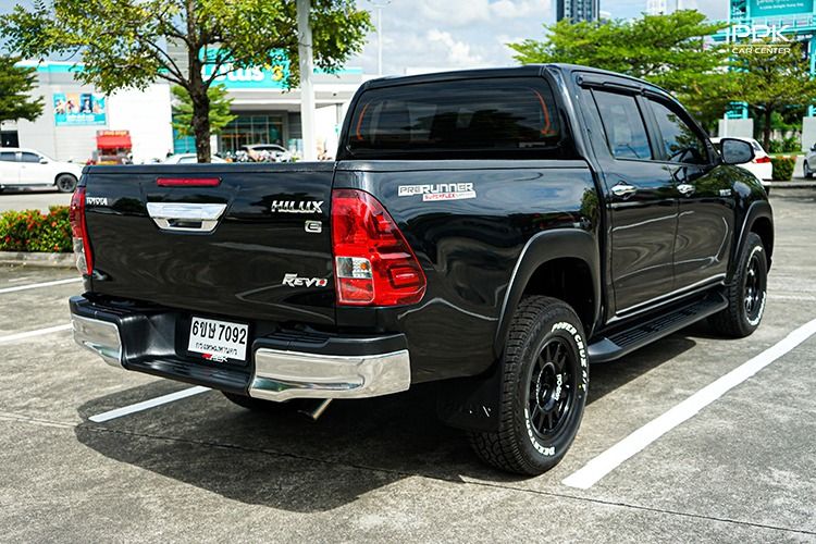 Toyota Hilux Revo 2016 2.4 E Prerunner Pickup เบนซิน ไม่ติดแก๊ส เกียร์ธรรมดา ดำ รูปที่ 4