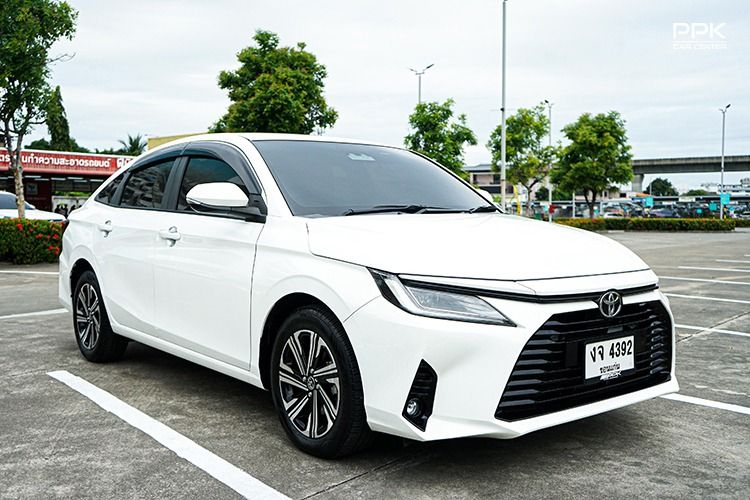 Toyota Yaris ATIV 2023 1.2 Smart Sedan เบนซิน ไม่ติดแก๊ส เกียร์อัตโนมัติ ขาว รูปที่ 3