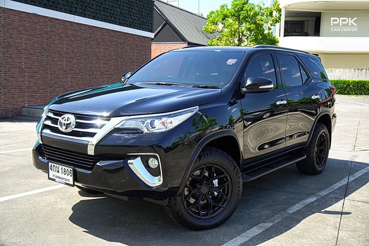 รถ Toyota Fortuner 2.4 G สี ดำ