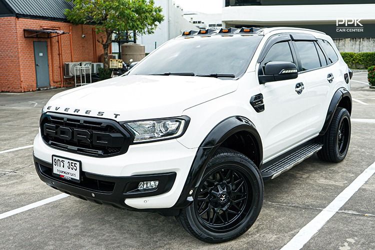 รถ Ford Everest 2.0 Titanium Plus 4WD สี ขาว