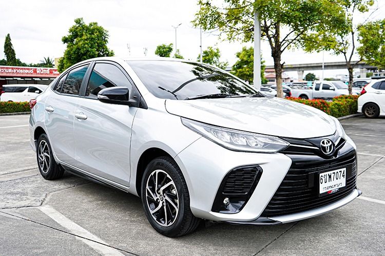 Toyota Yaris ATIV 2022 1.2 Sport Sedan เบนซิน ไม่ติดแก๊ส เกียร์อัตโนมัติ เทา รูปที่ 3