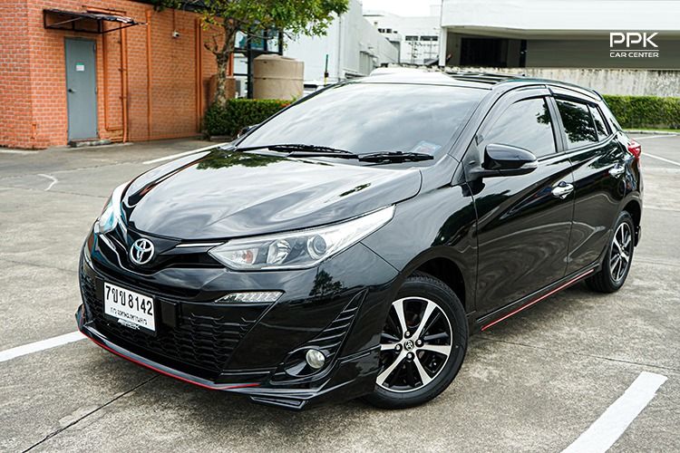 รถ Toyota Yaris 1.2 G สี ดำ