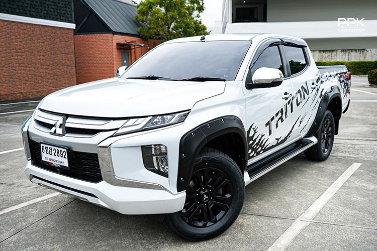 รถ Mitsubishi Triton 2.4 GT Plus สี ขาว